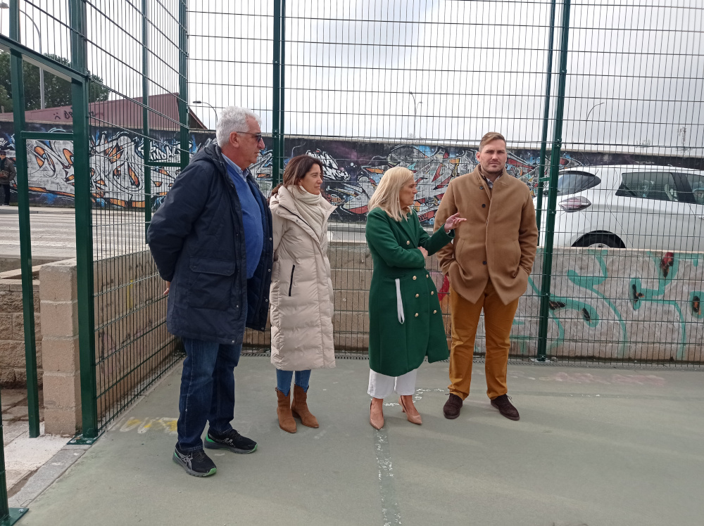 Mariola Vargas y Adan Martínez convierten la inauguración de unas vallas en un evento mediático en Collado Villalba